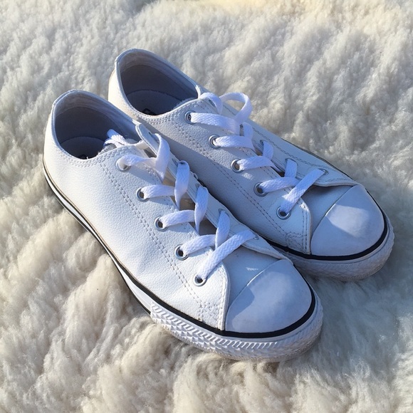 kids size 4 white converse